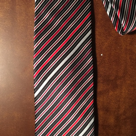 Men’s striped tie! - Picture 3 of 6